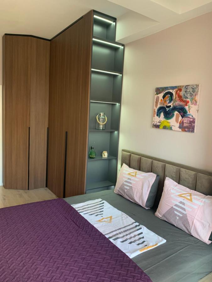 Lovely 1-Bedroom Condo In Tirana Wifi-Netflix-Ac Luaran gambar