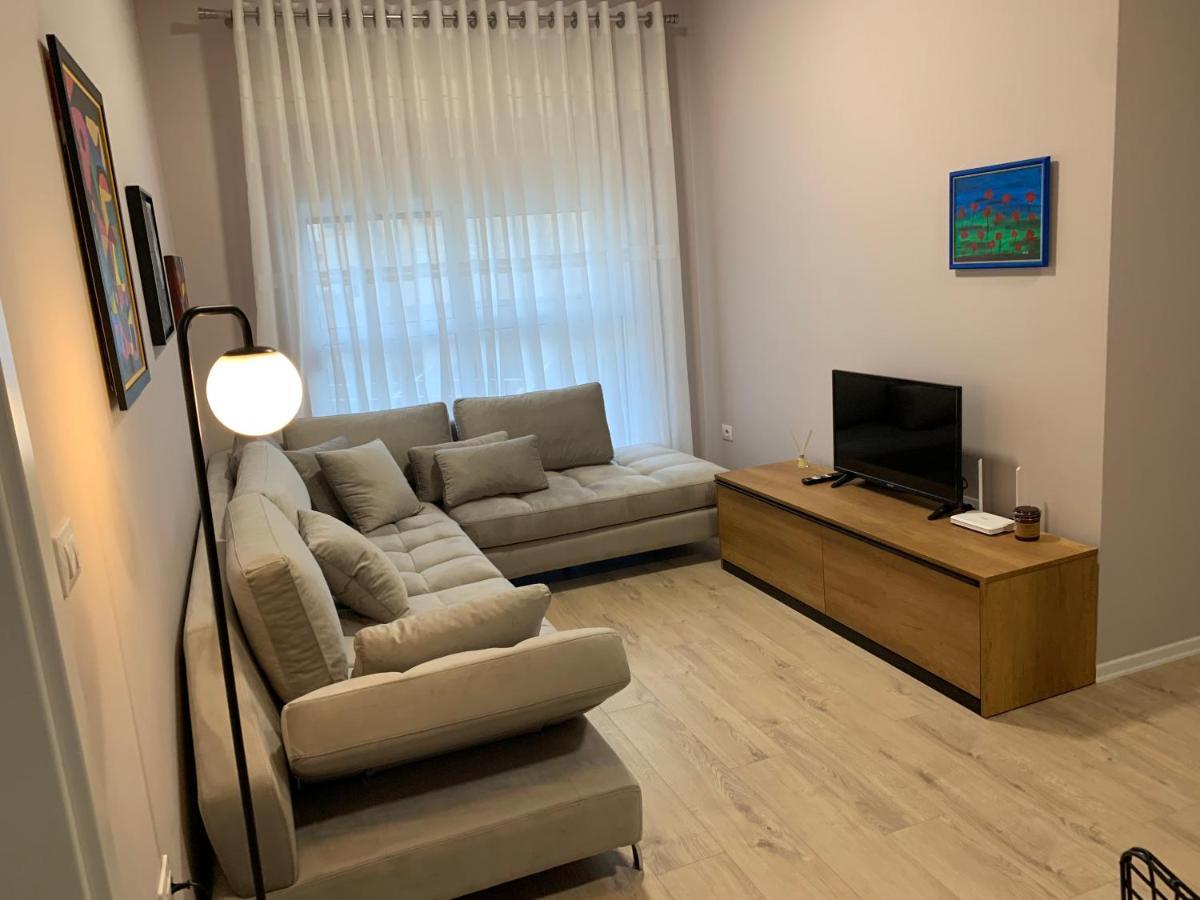 Lovely 1-Bedroom Condo In Tirana Wifi-Netflix-Ac Luaran gambar