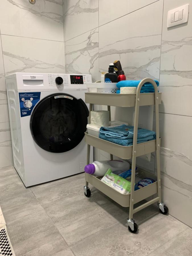 Lovely 1-Bedroom Condo In Tirana Wifi-Netflix-Ac Luaran gambar
