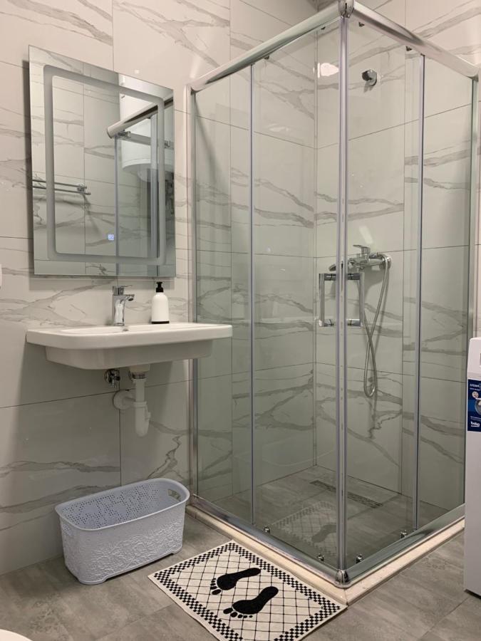 Lovely 1-Bedroom Condo In Tirana Wifi-Netflix-Ac Luaran gambar